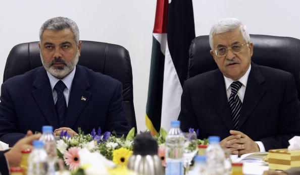 Le Premier ministre Ismail Haniya et le président palestinien Mahmoud Abbas ont tenu une réunion pour définir des accords de paix entre les groupes rivaux -
Abid Katib / Getty Images
