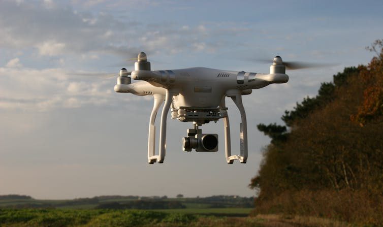 Les drones, vont faire, ou font déjà partie de notre quotidien (Colin.C.James/Flickr/CC BY-SA)