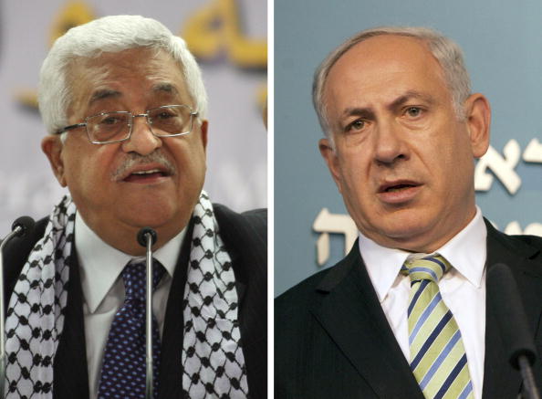 Washington met la pression afin que le président de l'Autorité palestinienne Mahmud Abbas (G) se mette à la table des négociations pour un accord de paix réel et durable avec le Premier ministre israélien Benjamin Netanyahu (D).
(MENAHEM KAHANA/ABBAS MOMANI/AFP/Getty Images)