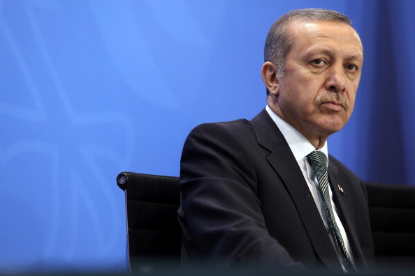 Le Premier ministre turc Recep Tayyip Erdogan s'adresse aux médias. 
(Adam Berry / Getty Images)