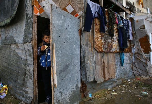 Le retour annoncé de l'Autorité à Gaza a fait naître l'espoir de jours meilleurs chez des Gazaouis éprouvés par les guerres, la pauvreté et l'enfermement causé par les blocus égyptien et israélien. L'ONU veut croire prudemment en une chance de ranimer le processus de paix moribond avec Israël.
(MOHAMMED ABED/AFP/Getty Images)