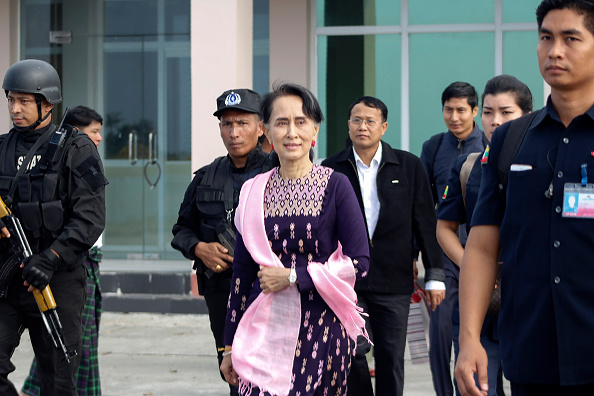  La dirigeante du Myanmar, Aung San Suu Kyi, est arrivée pour la première fois dans l'Etat du nord du Rakhine, le 2 novembre. 
(STR / AFP / Getty Images)