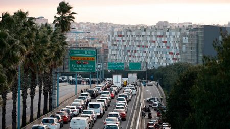 Catalogne : grève, routes et trains bloqués à l’appel d’indépendantistes