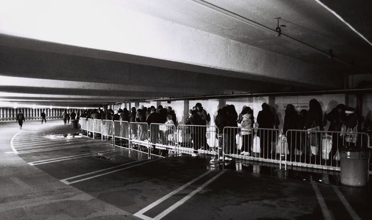 Black Friday à New York en 2014. Une file d'attente en sous-sol… (Erwin Bernal / Flickr, CC BY)