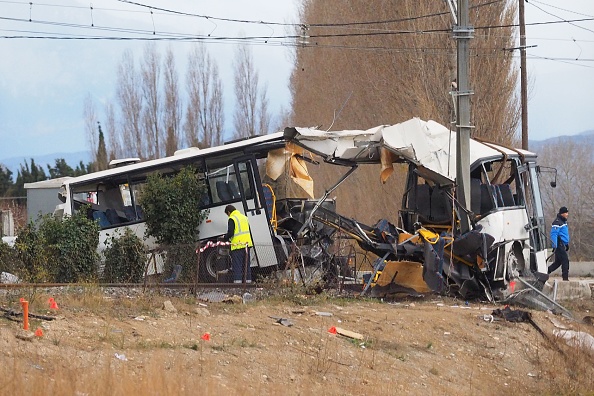 Le bus scolaire après l’accident qui a eu lieu à Millas, près de Perpignan, le 14 décembre 2017. (Photo: RAYMOND ROIG/AFP/Getty Images)
