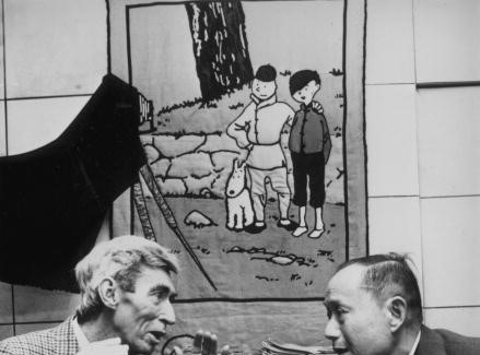 Dessinateur belge et créateur de Tintin, Hergé accueille son ancien ami chinois Tchang en Belgique. Photo par Keystone / Getty Images