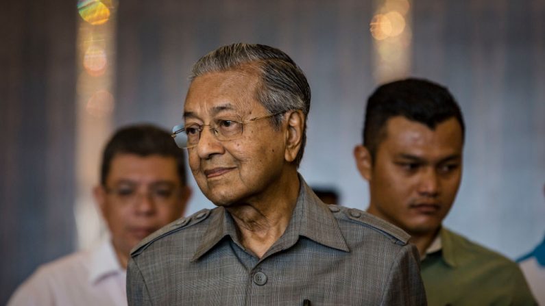 Mahathir Mohamad est devenu le plus vieux dirigeant élu après les élections générales de mercredi où des millions de Malais se sont rendus aux urnes.  Photo by Ulet Ifansasti/Getty Images)