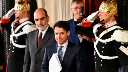 Italie: bras de fer entre les populistes et le président