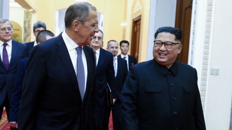 Sergueï Lavrov, ministre russe des Affaires étrangères, a été reçu jeudi pour la première fois à Pyongyang par Kim Jong Un. Photo: Valery SHARIFULIN / AFP / Getty Images.