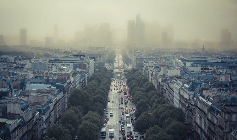 Paris aura connu plusieurs pics de pollution en 2016. (dbakr/Flickr, CC BY)