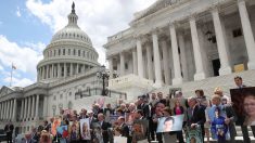 USA: un sénateur sauve une sénatrice de l’étouffement, une côte cassée