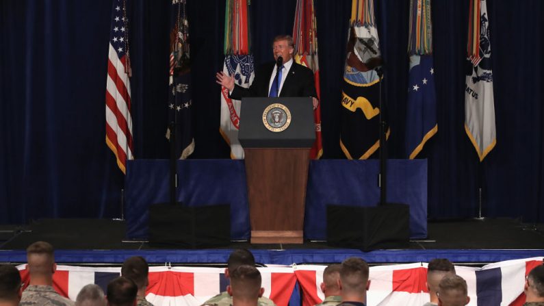 Le président Trump s'adresse à la nation sur la stratégie en Afghanistan et en Asie du Sud de Fort Myer à Arlington. Photo par Mark Wilson / Getty Images.