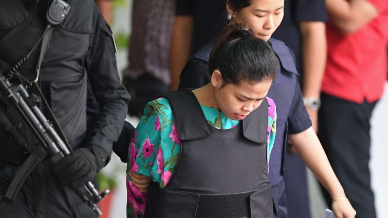 Dans le cadre du procès dans l'assassinat de Kim Jong-Nam, demi-frère du dirigeant nord-coréen Kim Jong-Un. Les deux accusés, l'indonésienne Siti Aisyah et la vietnamienne Doan Thi Huong, ont été emmenés au ministère pour voir les vêtements qui auraient été contaminé par les produits meurtriers. Photo MOHD RASFAN / AFP / Getty Images.