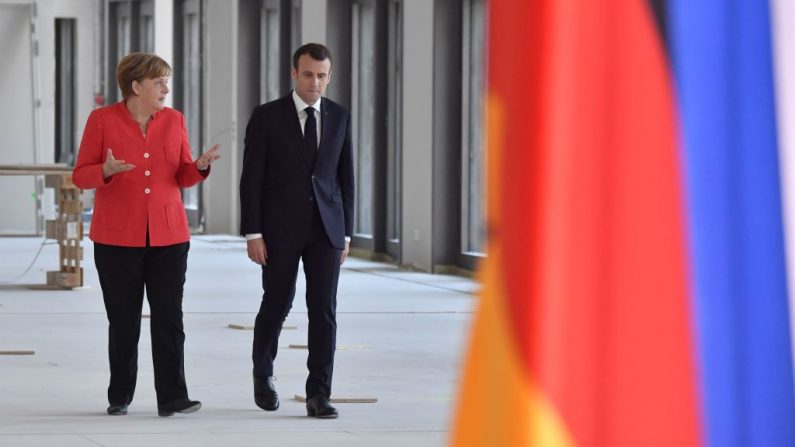 La chancelière allemande Angela Merkel accepte le principe de deux mécanismes limités d'entraide entre pays de la zone euro : un budget d'investissement et un système nouveau de prêts pour les Etats confrontés à des difficultés importantes. Photo JOHN MACDOUGALL / AFP / Getty Images.