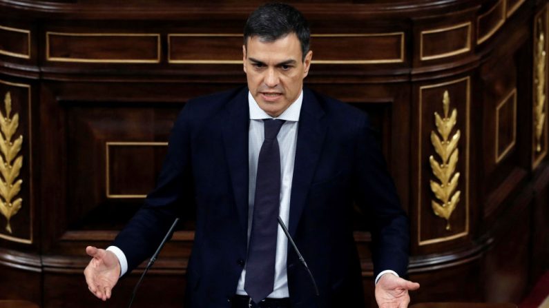 Pedro Sanchez propose un gouvernement pro-européen avec onze femmes et six hommes. EMILIO NARANJO/AFP/Getty Images.