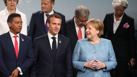 Macron et Merkel veulent renvoyer les migrants dans les pays d’entrée de l’UE
