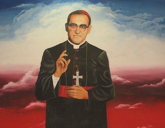 Il meurt en martyr, assassiné en pleine messe, alors qu'il est archevêque de San Salvador pour avoir été le défenseur des droits de l'homme et particulièrement des paysans de son diocèse.Auteur de la peinture Douglas Radamez Barahona.