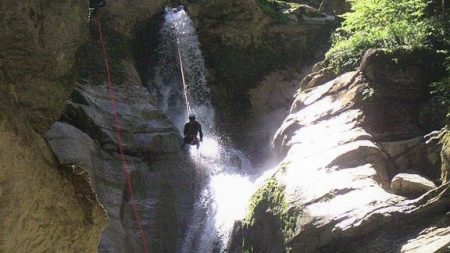 Le coasteering à l’assaut des falaises françaises