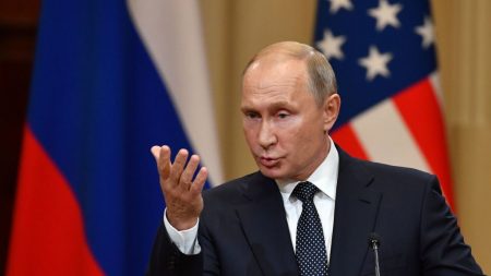 Les rumeurs de dossiers compromettants sur Trump sont une « absurdité » (Poutine)