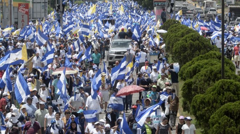 Des manifestants antigouvernementaux participent à un pèlerinage à Managua le 28 juillet 2018. Photo MARVIN RECINOS / AFP / Getty Images.
