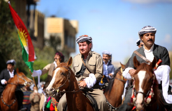 Arbil, la capitale de la région kurde autonome au nord de l'Irak. Gouverné par le gouvernement régional du Kurdistan, le Kurdistan irakien jouit aujourd'hui d'une grande autonomie vis-à-vis du gouvernement central de Bagdad, la capitale irakienne, et dispose de ses propres forces de sécurité, de son gouvernement et de son drapeau. Photo SAFIN HAMED / AFP / Getty Images.