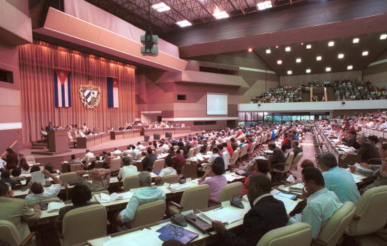L’assemblée nationale cubaine autorisera l'enrichissement privé dans une économie socialiste, laissant de côté la société communiste. Photo  Jorge Rey/Getty Images.