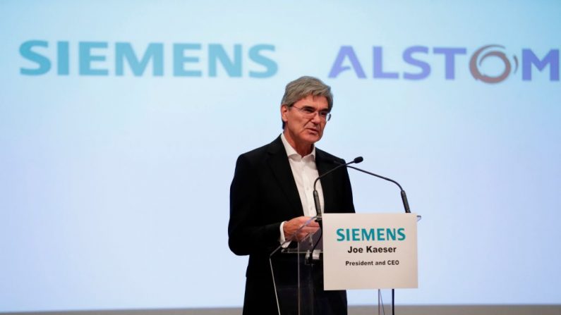 Joe Kaeser, président de la société allemande de fabrication de trains ICE, s'exprime lors d'une conférence de presse annonçant l'union entre l'entreprise française de transport ferroviaire Alstom et Siemens le 27 septembre 2017 à Paris. Photo THOMAS SAMSON/AFP/Getty Images.