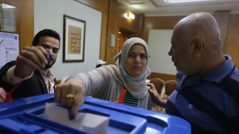 Une trentaine d'employés de la commission électorale a commencé à dépouiller les bulletins dans 500 urne. Photo LOUAI BESHARA / AFP / Getty Images.