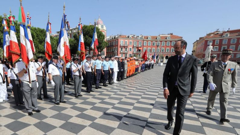 Edouard Philippe Premier ministre français passe en revue une garde d'honneur des troupes à Nice le 14 juillet 2018, lors d'une cérémonie commémorant le deuxième anniversaire des attentats dans la ville côtière française où 86 personnes ont trouvé la mort. Photo VALERY HACHE/AFP/Getty Images.