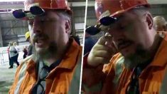 Un aciériste est en larmes pendant une interview après le discours de Trump à la réouverture d’une aciérie américaine