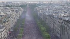 Plusieurs centaines milliers de personnes sur les Champs-Élysées