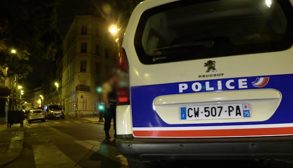 Course-poursuite en scooter à Paris 9e (Crédit image : Capture d'écran Youtube - CLPRESS)