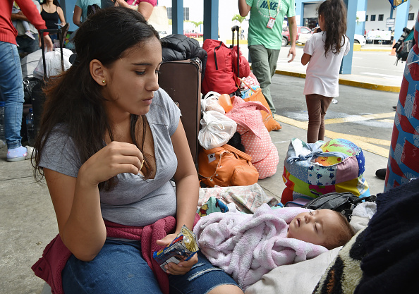 Les autorités péruviennes ont autorisé l'entrée sur présentation d'une carte d'identité aux femmes enceintes, aux personnes de plus de 70 ans et aux enfants venant rejoindre leurs parents. (Photo: CRIS BOURONCLE/AFP/Getty Images)