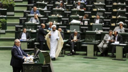 Iran: nouveau revers pour Rohani après le limogeage du ministre de l’Economie