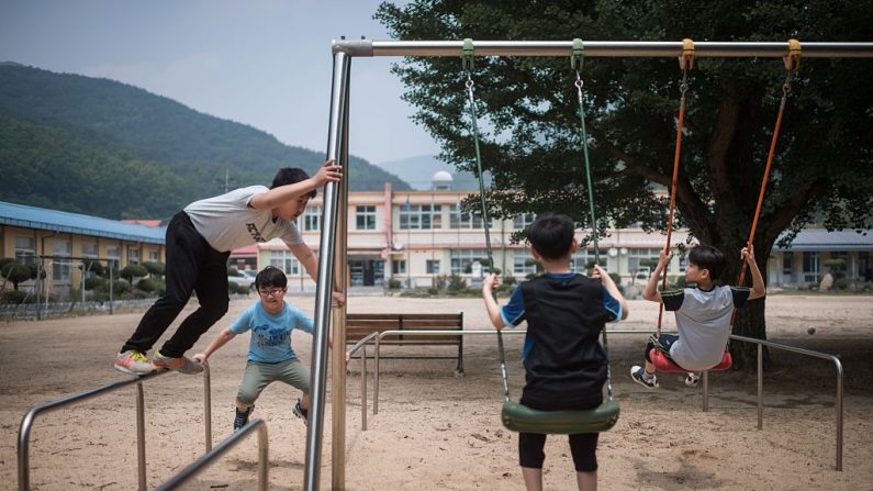 D'ici 2030, un quart des Sud-Coréens auront plus de 65 ans et la population totale devrait culminer à environ 52 millions la même année avant d'entrer dans une période de déclin constant. Photo ED JONES/AFP/Getty Images.
