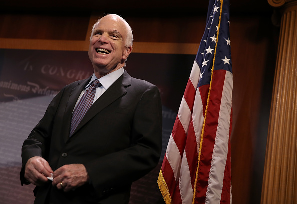 Le sénateur John McCain, pilote torturé pendant la guerre du Vietnam, candidat à la Maison Blanche, est mort samedi à l’âge de 81 ans, des suites d’un cancer du cerveau.(Photo : Justin Sullivan/Getty Images)