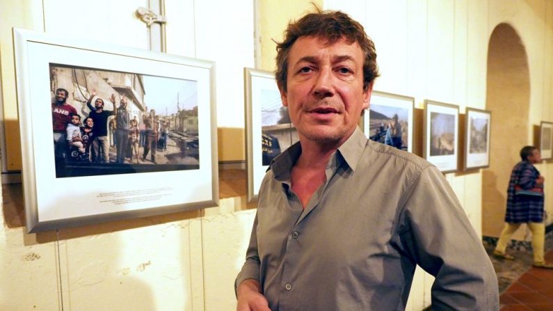 Le photojournaliste belge Laurent Van Der Stockt pose lors de son exposition « La bataille de Mossoul » lors du 29ème festival international de photojournalisme « Visa pour l’image » du 7 septembre 2017 à Perpignan, dans le sud de la France. PHOTO RAYMOND ROIG/AFP/Getty Images.