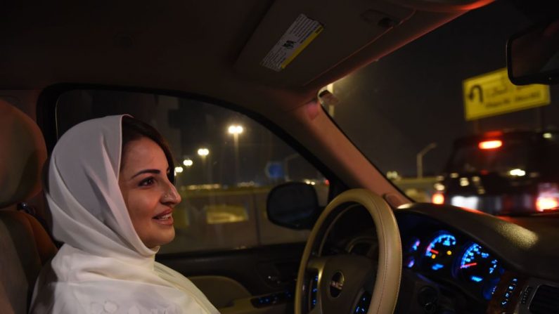 Certaines femmes saoudiennes bénéficient de l'autorisation de conduire accordée aux femmes, alors que d'autres sont emprisonnées, et menacées de la peine de mort. Photo de Sean Gallup / Getty Images