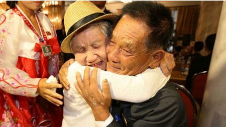 Une mère de 92 ans rencontre son fils en Corée du Nord pour la première fois en 68 ans