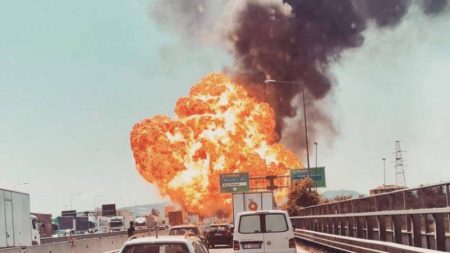 Italie : une gigantesque explosion d’un camion-citerne rempli d’acide fait un mort et 68 blessés