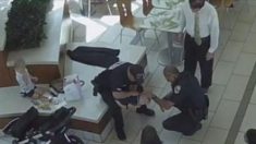 Des policiers sauvent une enfant de 14 mois s’étouffant avec un morceau de poulet après l’appel de détresse de la mère paniquée