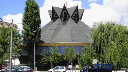 Grenoble : un homme fiché S allume plusieurs incendies dans une chapelle