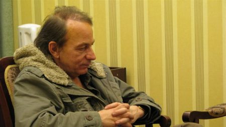 France : Michel Houellebecq s’est marié, annonce Carla Bruni