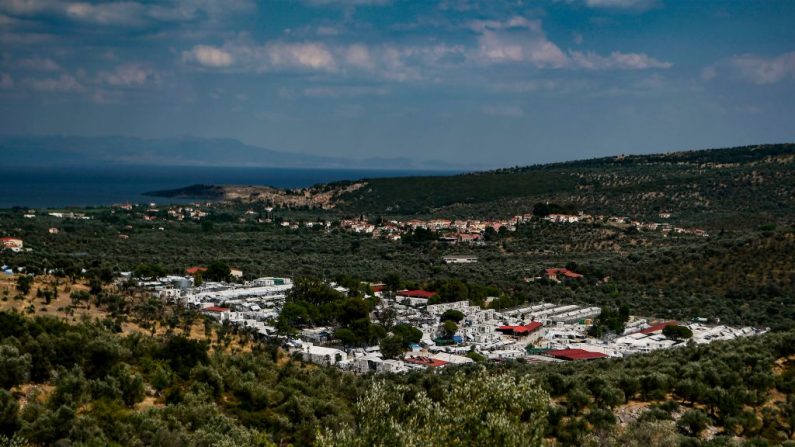 -Cette photo montre une vue générale du camp de migrants de la Moria à Mytilene, sur l'île grecque de Lesbos, le 5 août 2018. Photo ARIS MESSINIS/AFP/Getty Images.