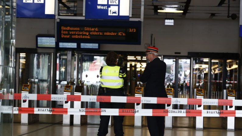 Deux personnes ont été blessées lors d'un incident à l'arme blanche à la gare centrale d'Amsterdam, Photo : REMKO DE WAAL / AFP / Getty Images.