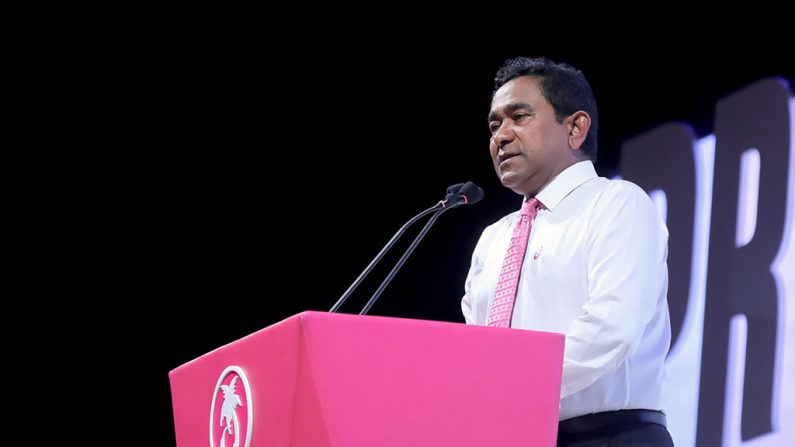 Cette photo prise le 7 septembre 2018 montre le président des Maldives, Abdulla Yameen, lors d'un rassemblement à Malé, capitale des Maldives, avant les élections présidentielles du 23 septembre. Le pays de l'océan Indien compte 340 000 personnes emprisonnées ou exilé presque tous sont ses adversaires. Photo AHMED SHURAU / AFP / Getty Images.