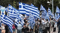 Tsipras promet la « renaissance » de la Grèce après les plans de sauvetage