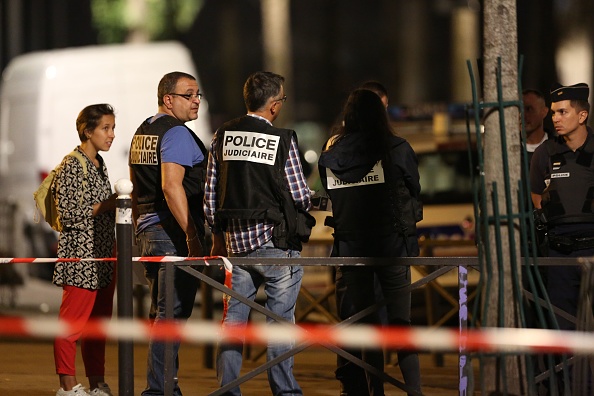 La police française enquête sur la scène où un homme a attaqué et blessé 7 personnes avec un couteau dans les rues de Paris dans le 19ème arrondissement le 9 septembre 2018. - (ZAKARIA ABDELKAFI / AFP / Getty Images)