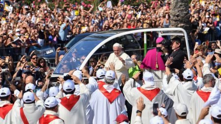 A Palerme, le pape honore un prêtre assassiné par une mafia non chrétienne