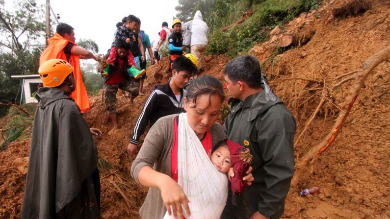 Énormes glissements de terrain provoqués par le Super Typhon Mangkhut dans la ville d'Itogon, province de Benguet, le 16 septembre 2018. Photo JJ LANDINGIN / AFP / Getty Images.